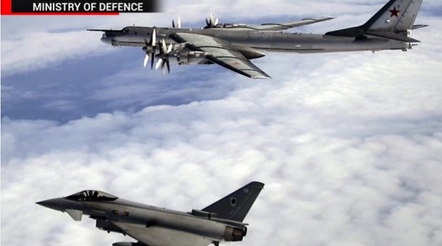 Британски „тајфуни“ пресрели руске „медведе“ Ту-142